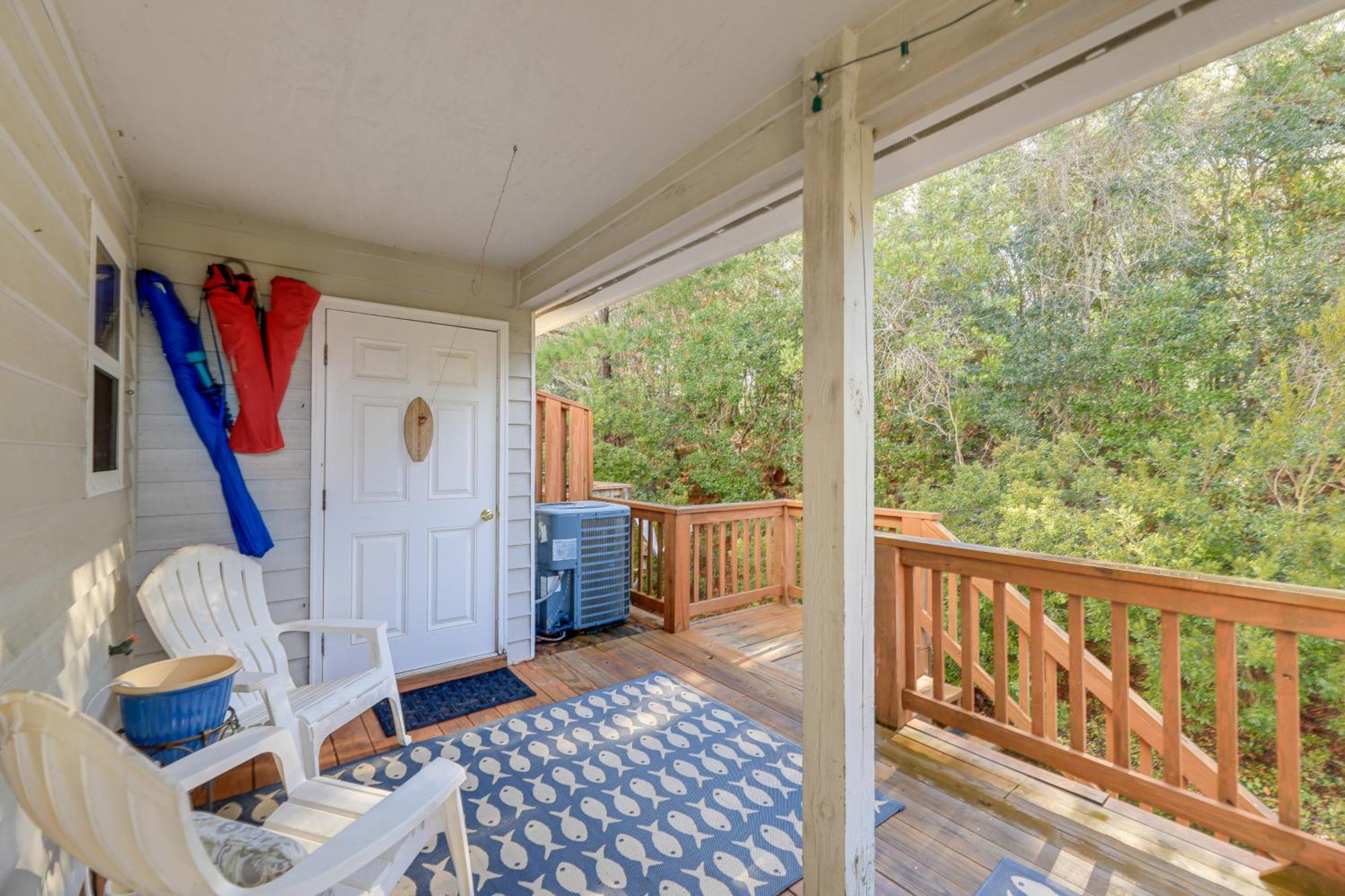Well-Equipped Emerald Isle Townhome Pets Welcome! Exterior photo