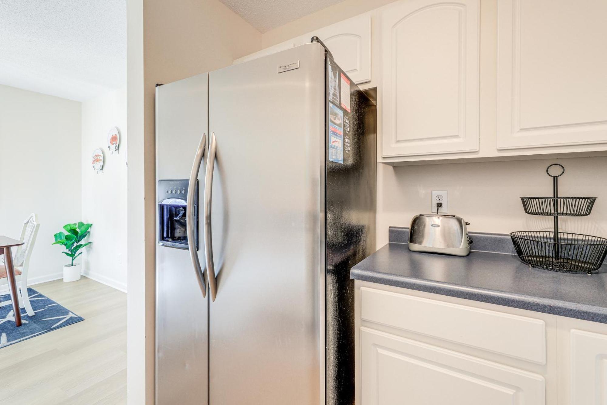 Well-Equipped Emerald Isle Townhome Pets Welcome! Exterior photo